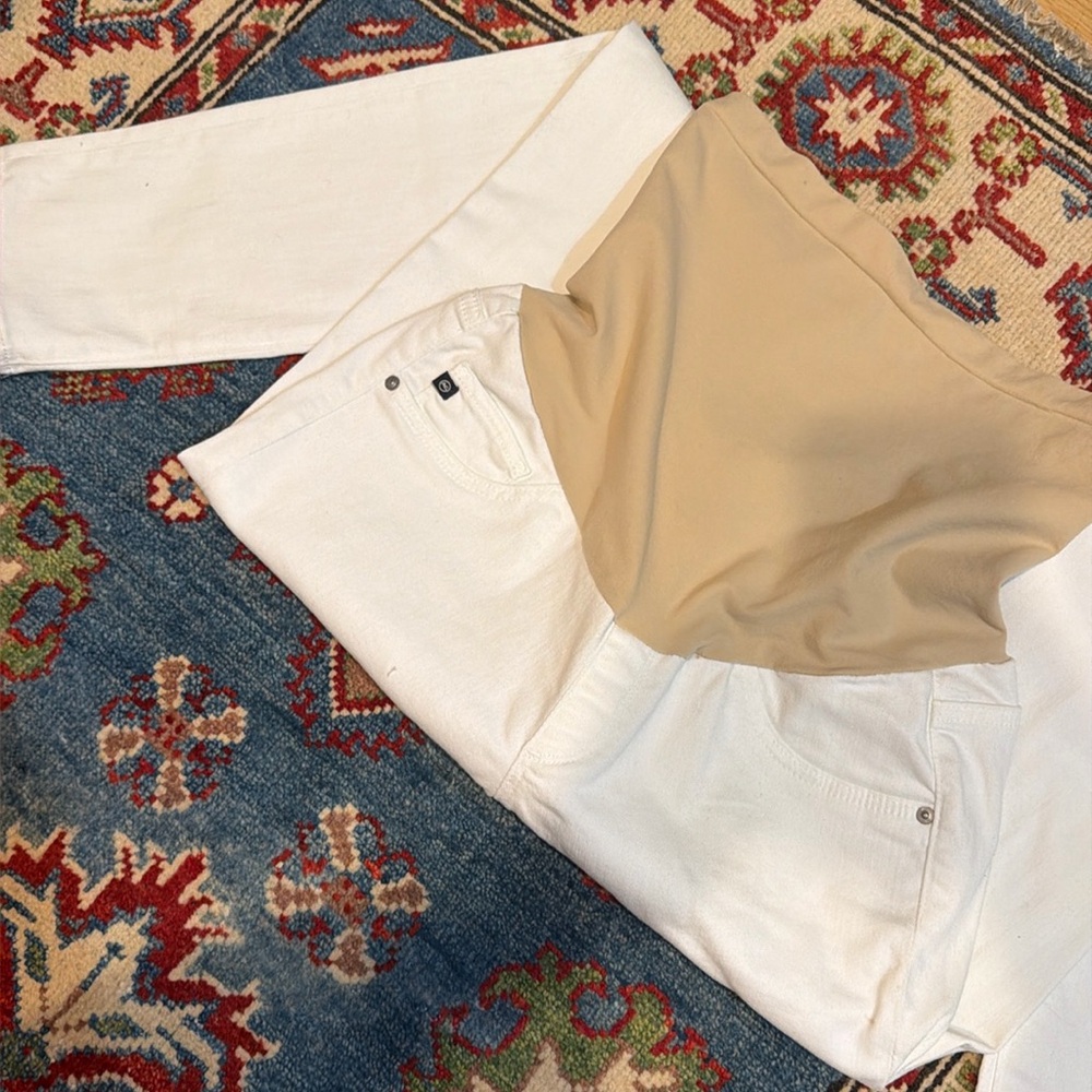 AG WHITE MATERNITY JEANS SIZE 28